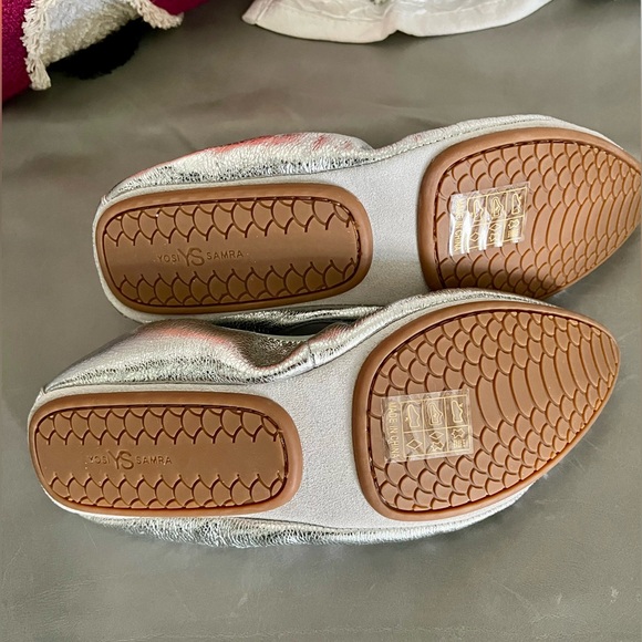 Yosi Samra Vienna foldable ballet flat in metallic silver, size 9 - Picture 3 of 7